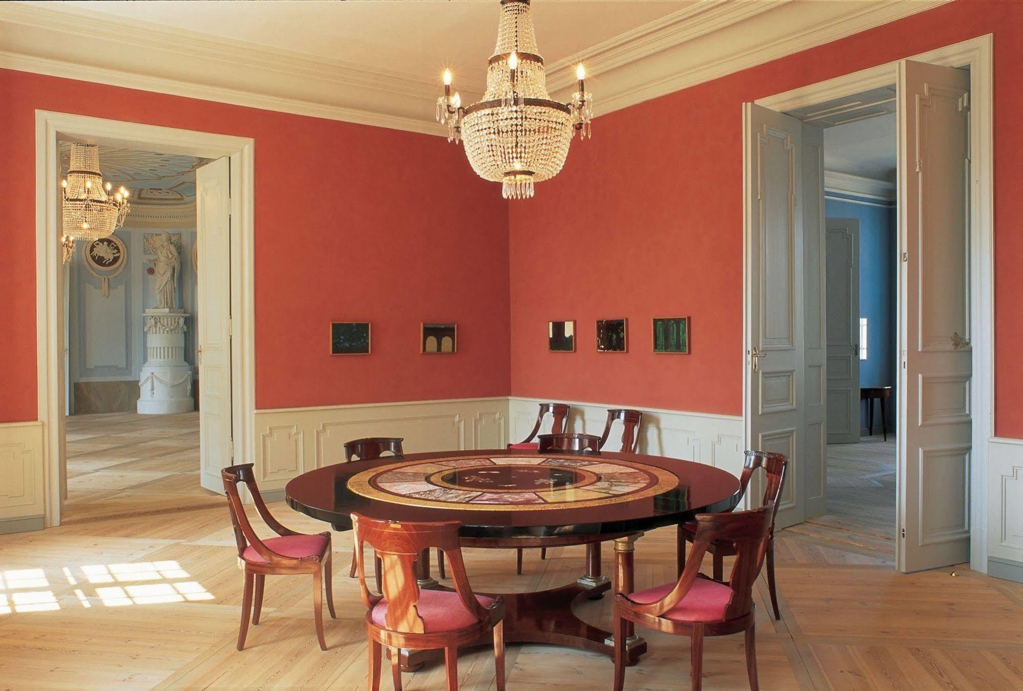 Hotel Schloss Neuhardenberg Konforlar fotoğraf